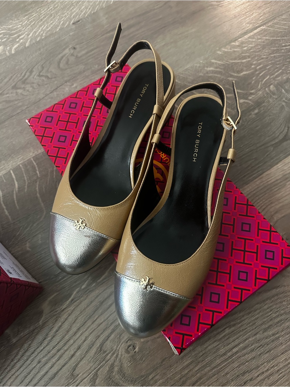 Tory Burch Captoe Slingback Pump in Ginger Shortbread/Spark Gold